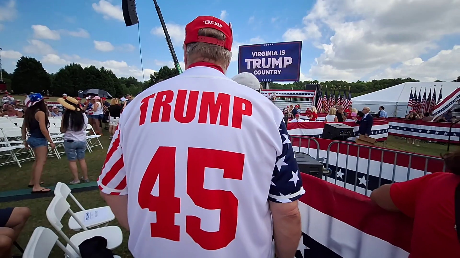 Presidenziali Usa, bagno di folla per Donald Trump in Virginia