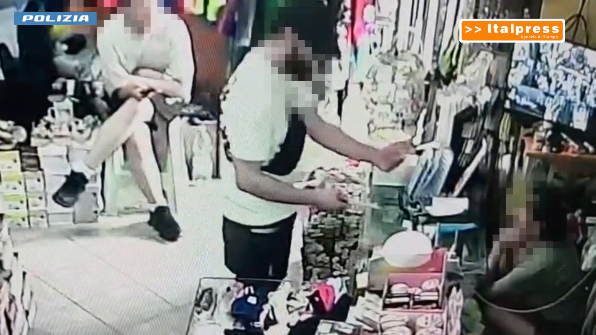 Rapina negozio armato di coltello, arrestato 37enne a Palermo