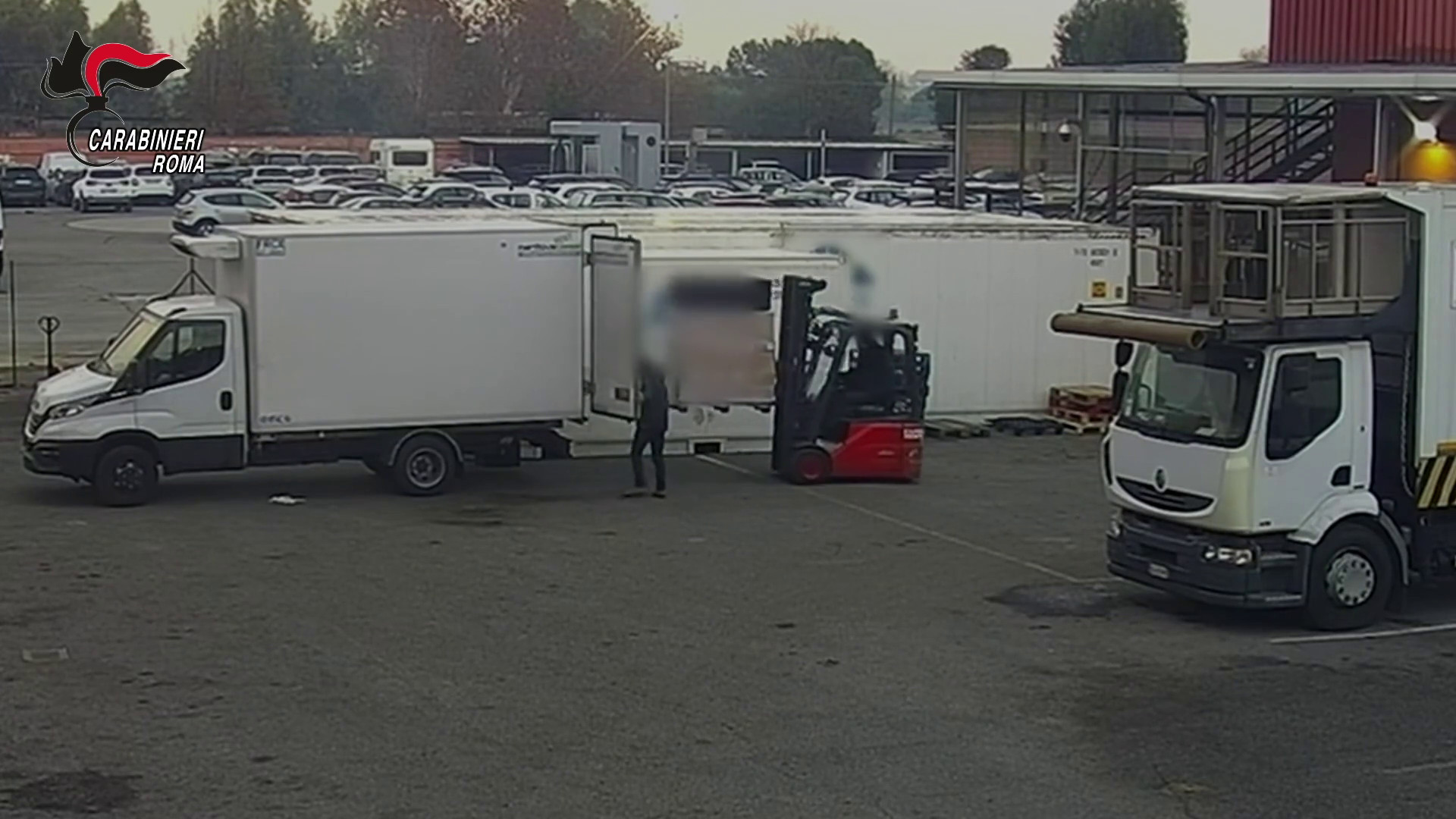 Furto di derrate alimentari destinate ai pasti in aereo, 4 arresti a Fiumicino