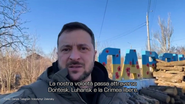 Zelensky visita Donbass “Celebreremo le Forze Armate in terra libera”