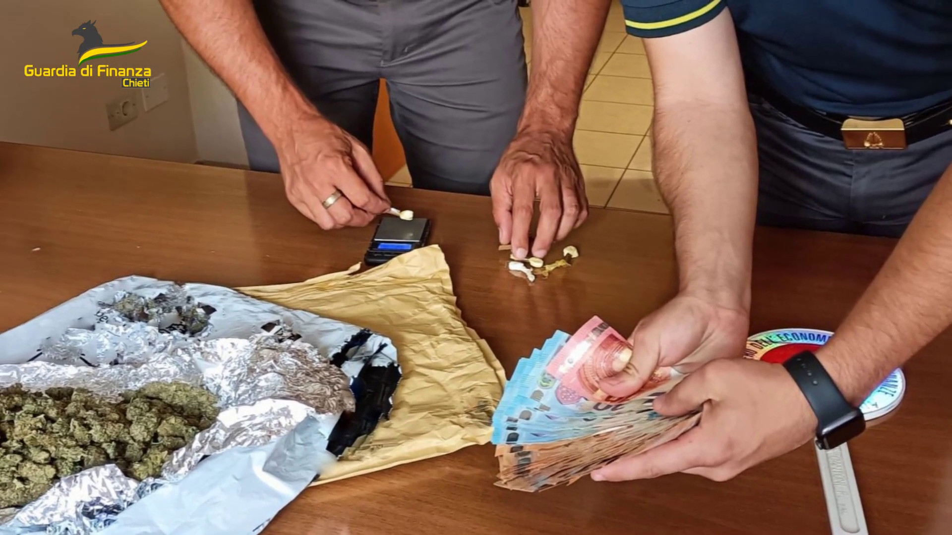 A Chieti la Gdf intercetta pacco di droga spedito dalla Spagna