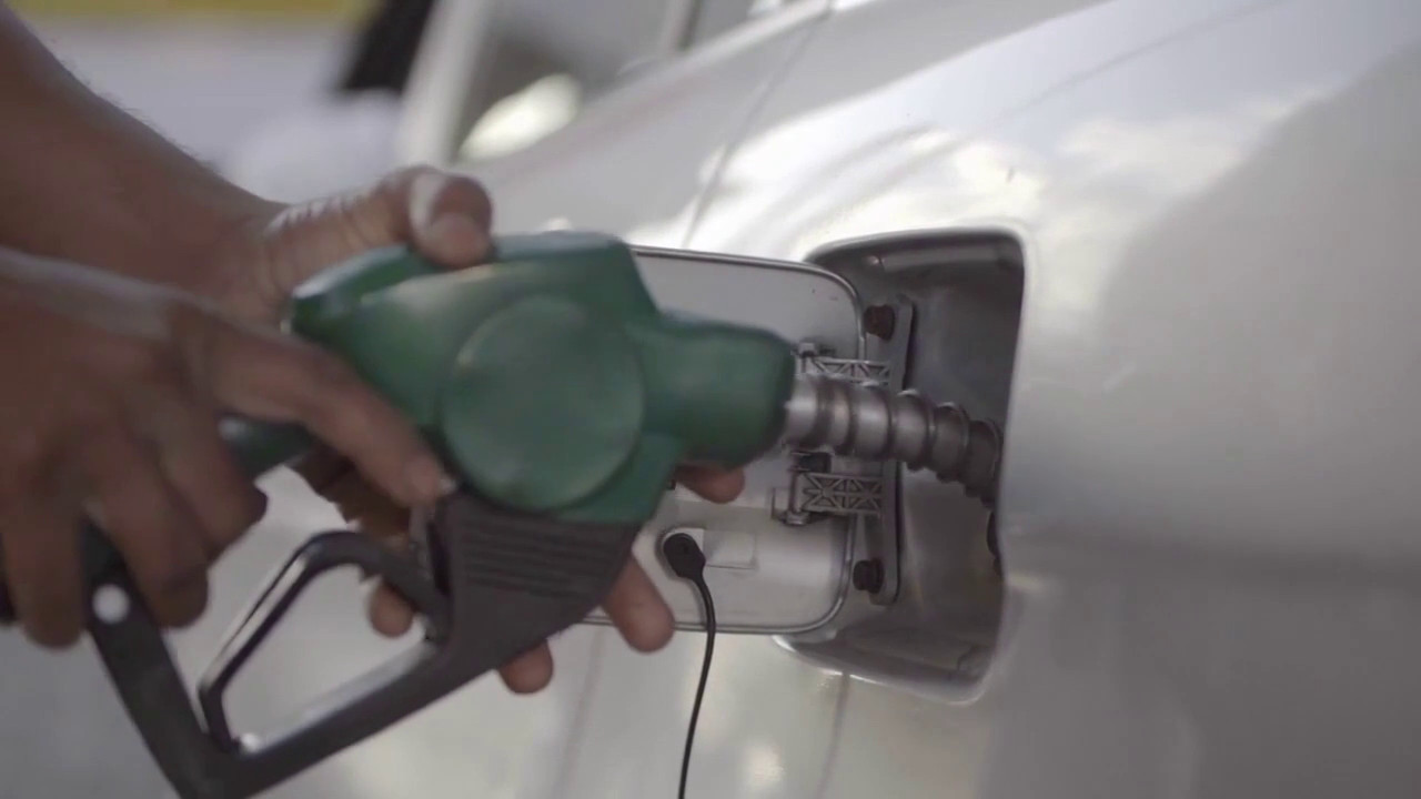 Auto a benzina e diesel, l’Ue conferma lo stop dal 2035