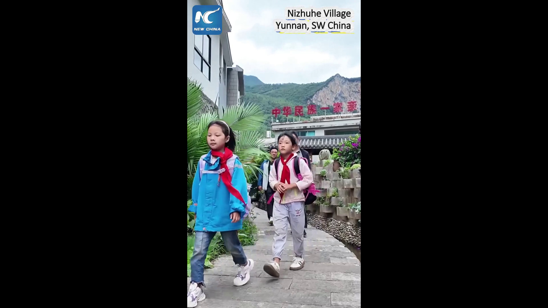 Cina: nello Yunnan i bambini vanno a scuola con il 