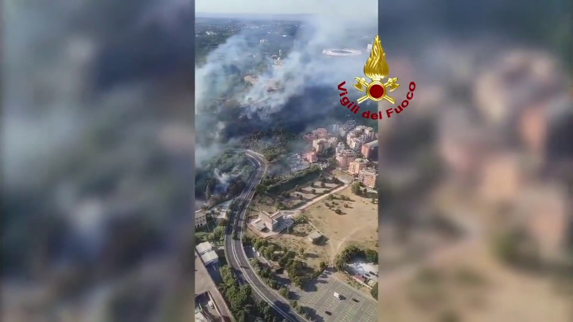 Roma in fiamme, le immagini dell'incendio a Monte Mario