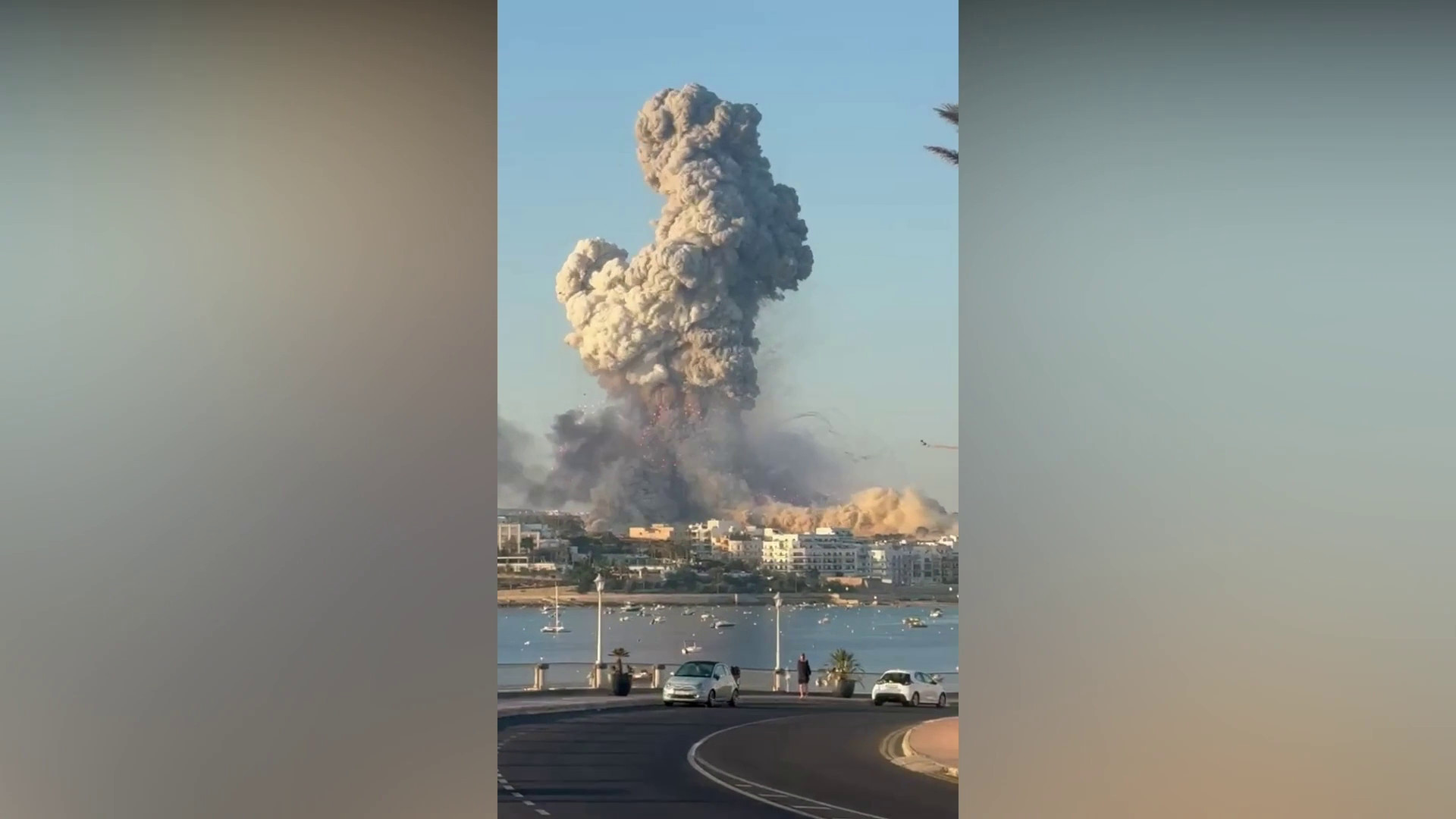 Esplosioni in una fabbrica di fuochi d'artificio a Malta, le immagini