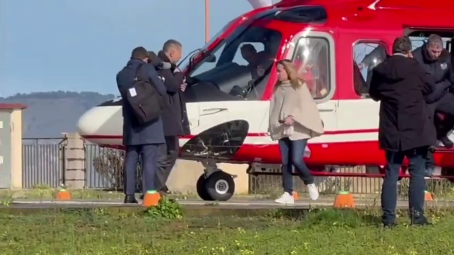 Meloni a Niscemi, le immagini dell'arrivo