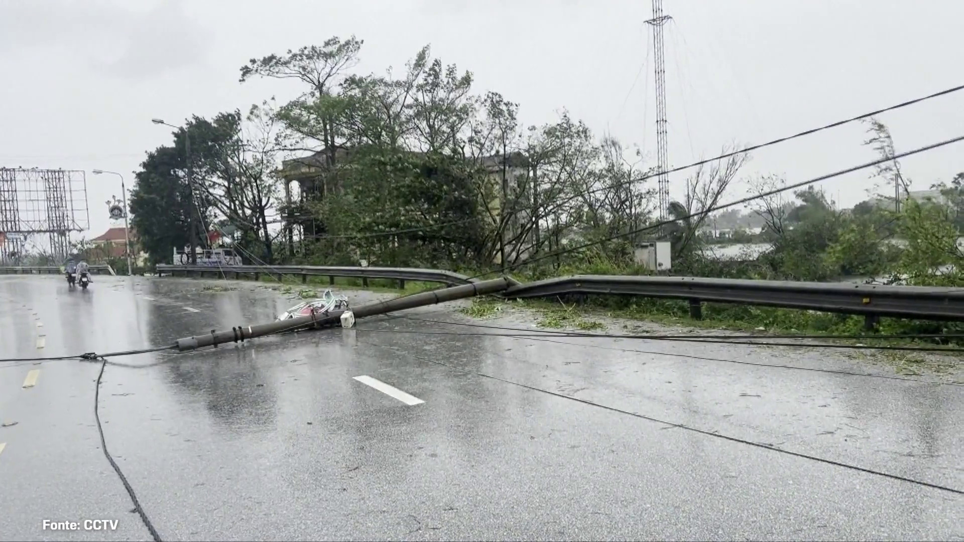 Vietnam, tifone causa 16 morti. Ventuno i dispersi