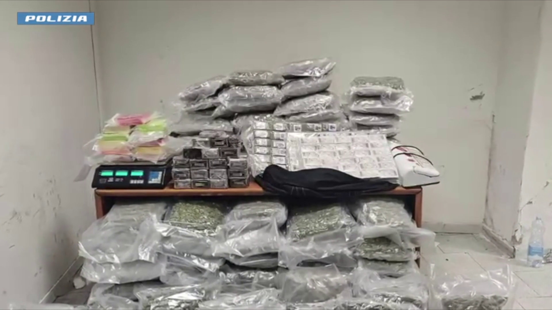 Sequestrati circa 140 chili di droga a Catania, arrestati padre e figlio