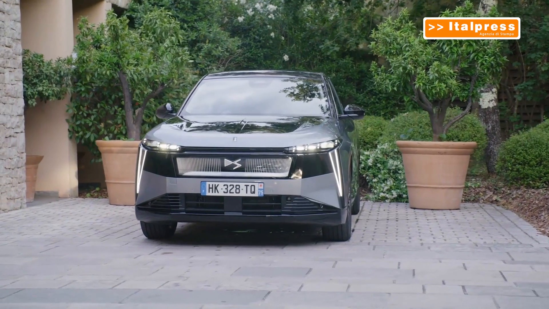 Ecco la nuova DS N°7, il SUV elettrico prodotto a Melfi