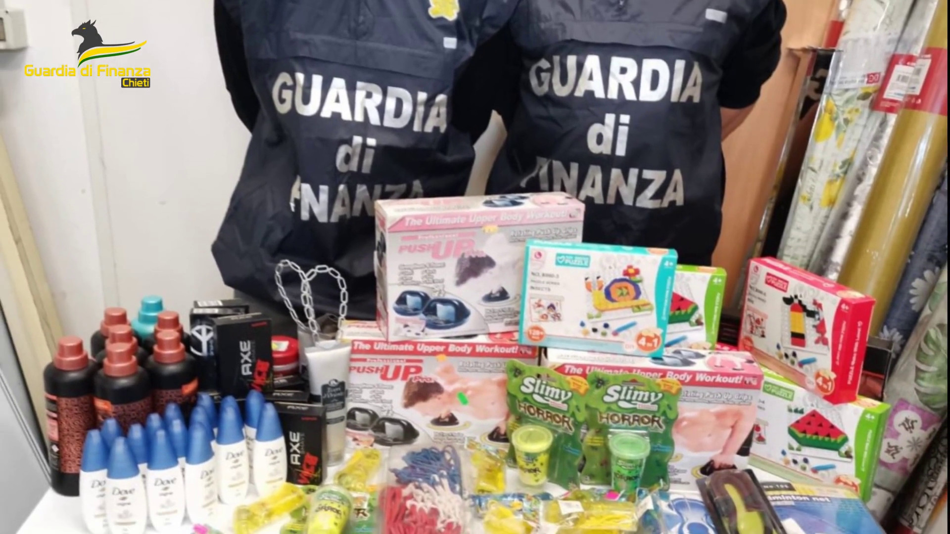 Sequestrati a Chieti giocattoli e cosmetici dannosi per la salute