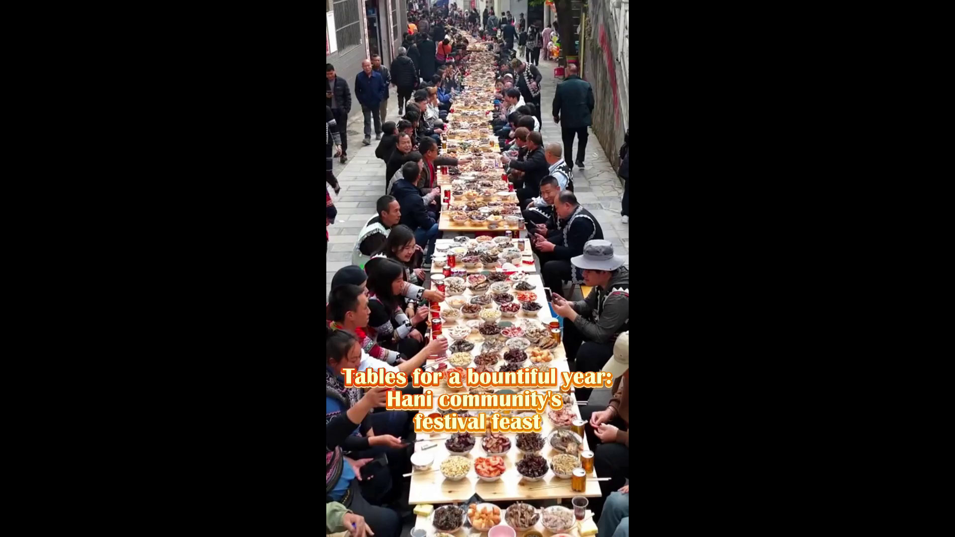 Cina: tavole imbandite nel banchetto della comunità Hani per il nuovo anno