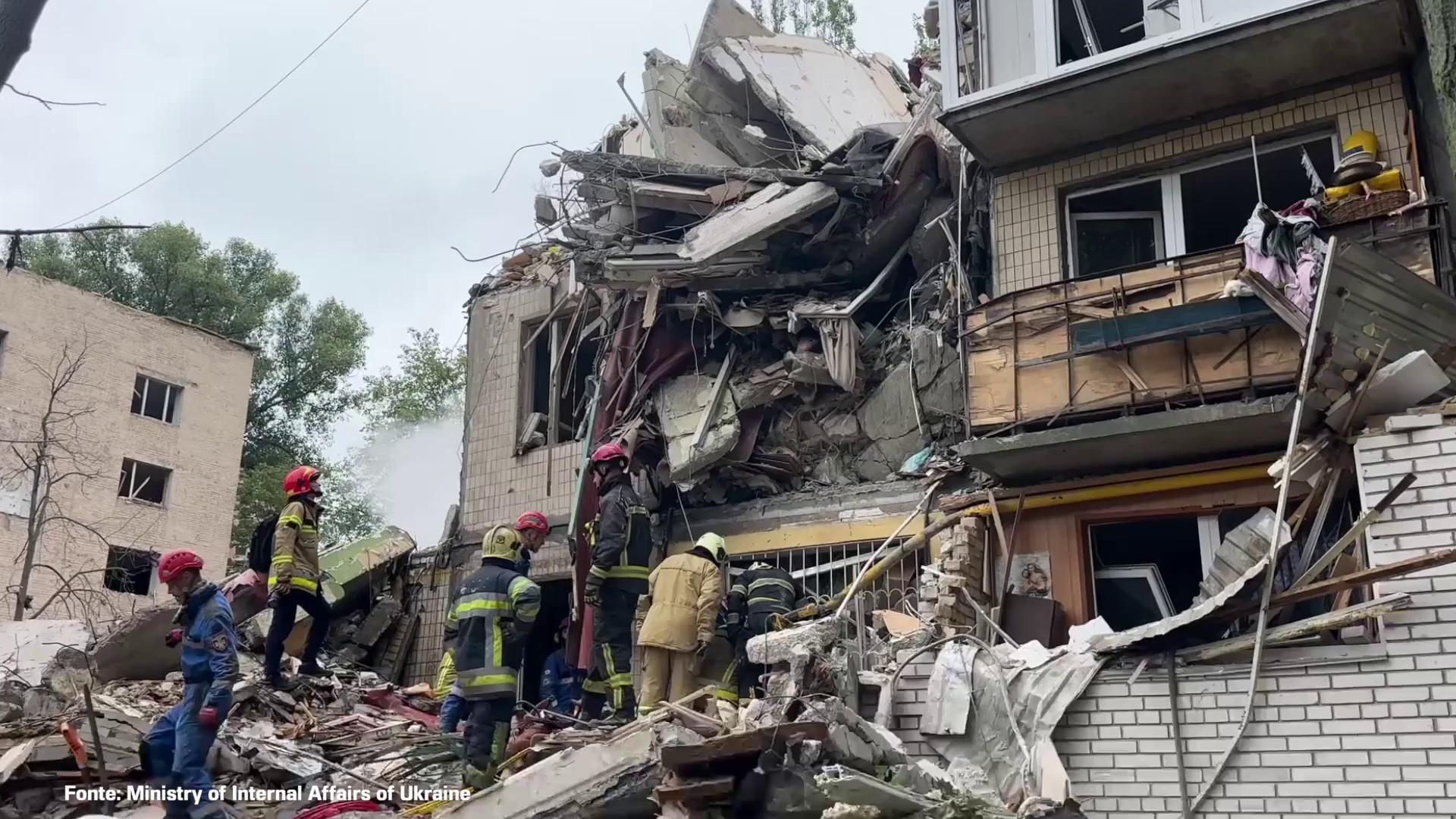 Nella notte attacchi russi su Kiev, 6 morti e più di 50 feriti