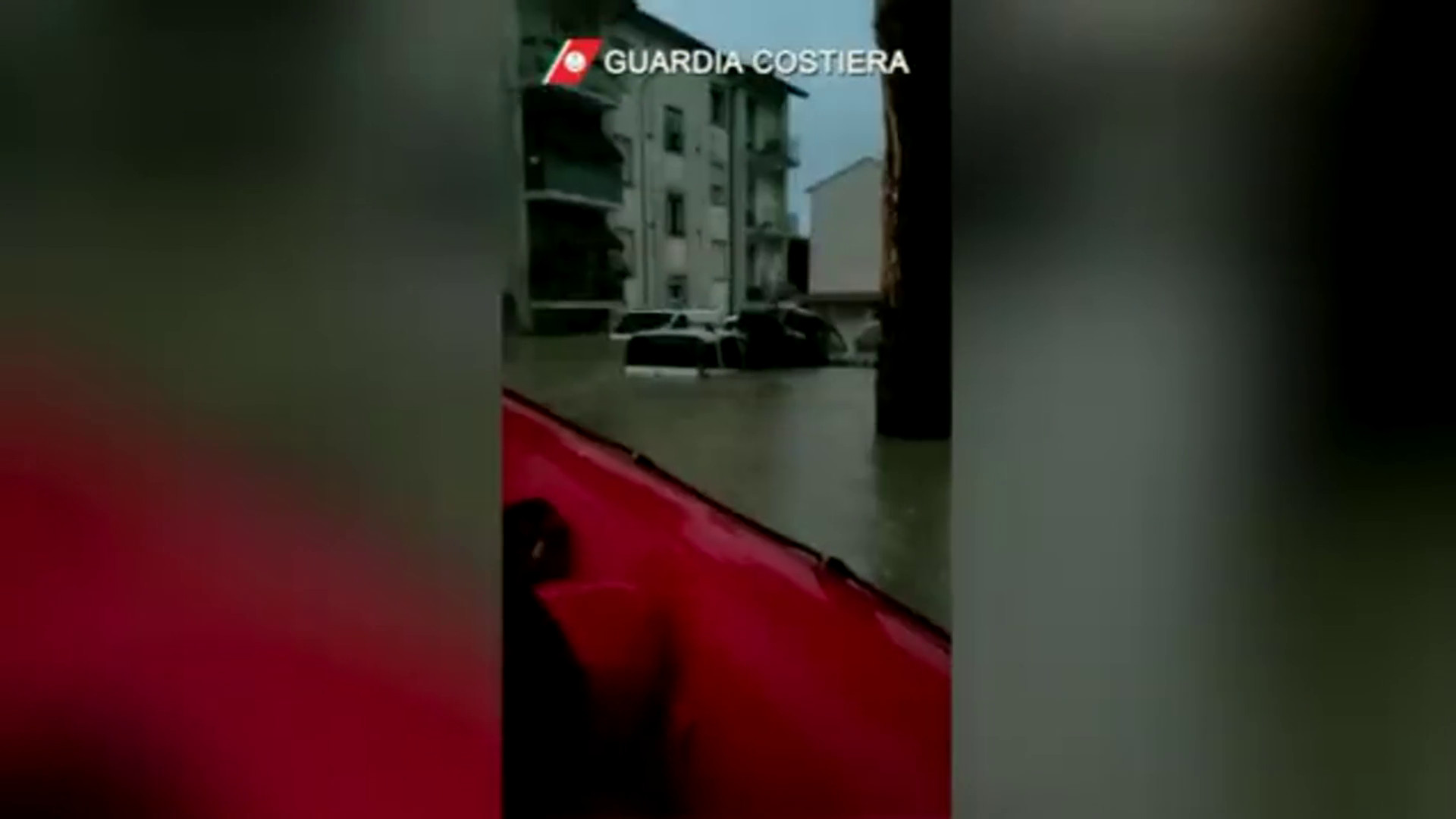 Maltempo Emilia Romagna, Guardia Costiera salva due anziani da tetto
