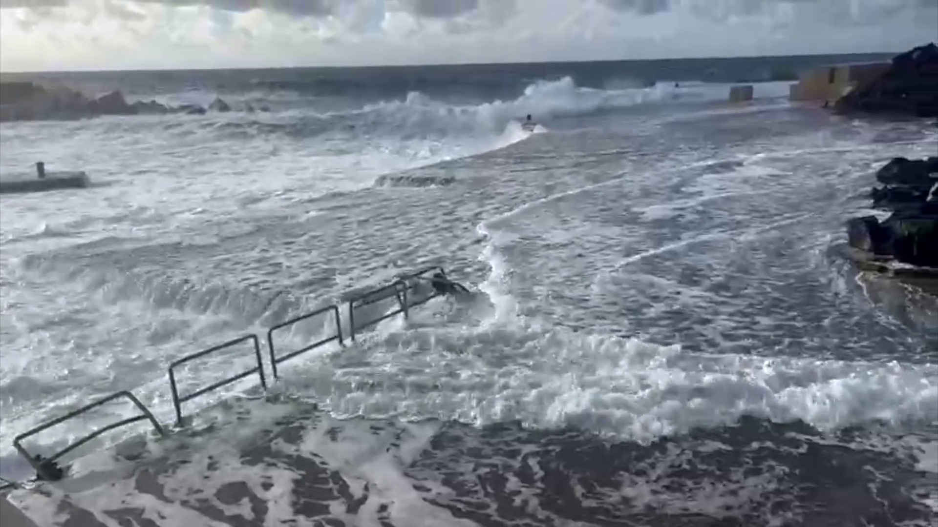 Linosa, dopo il ciclone Harry solo distruzione