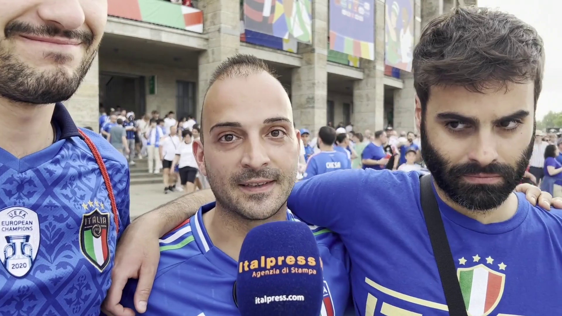 Tifosi azzurri con poca voglia di parlare dopo l'eliminazione europea