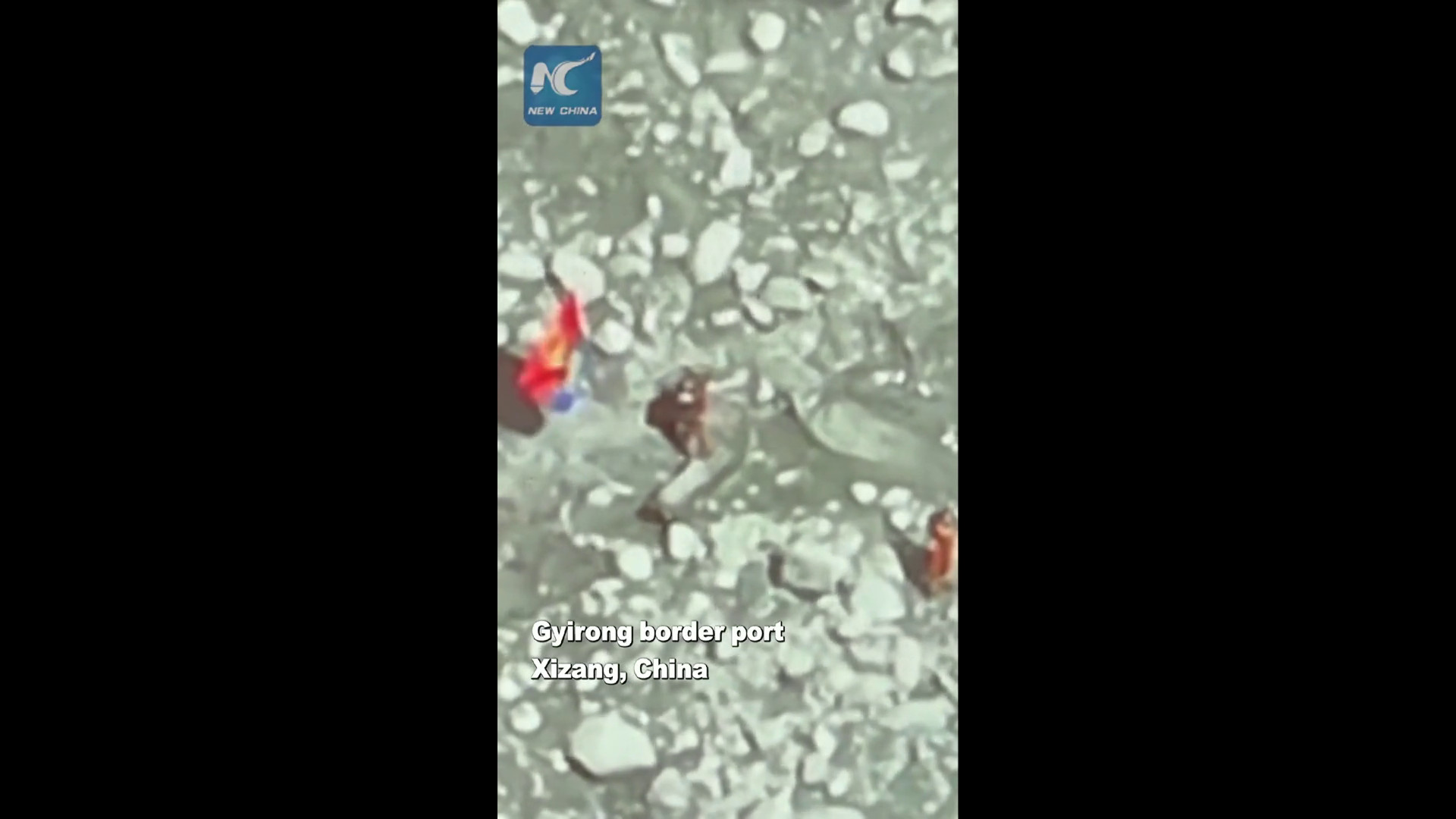 Cina: veduta aerea dei soccorsi dopo la colata di fango nello Xizang