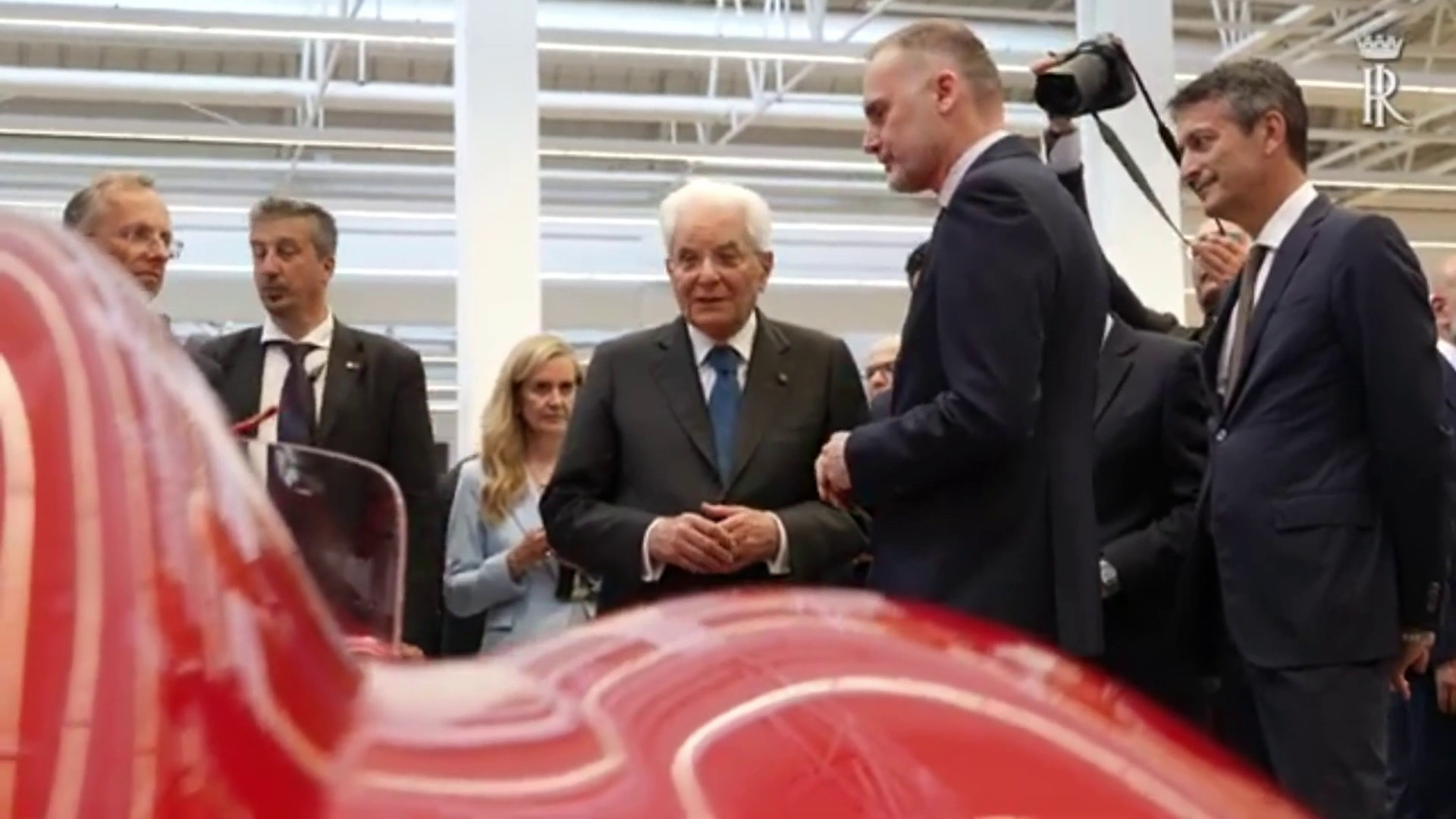 Mattarella visita il nuovo e-building della Ferrari a Maranello