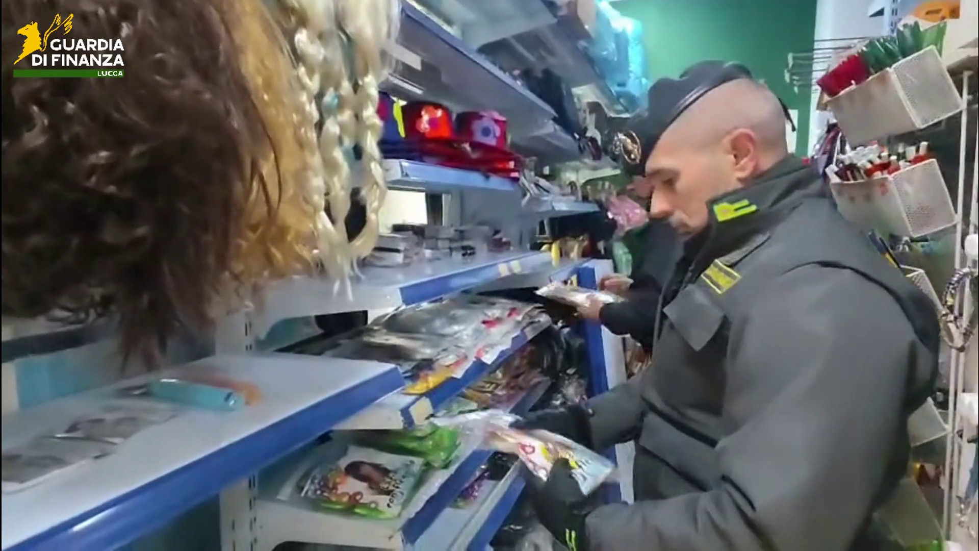 Lucca, sequestrati 4.000 prodotti di Carnevale pericolosi