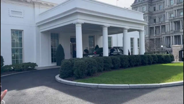 L'arrivo del premier Meloni alla Casa Bianca per l'incontro con Biden