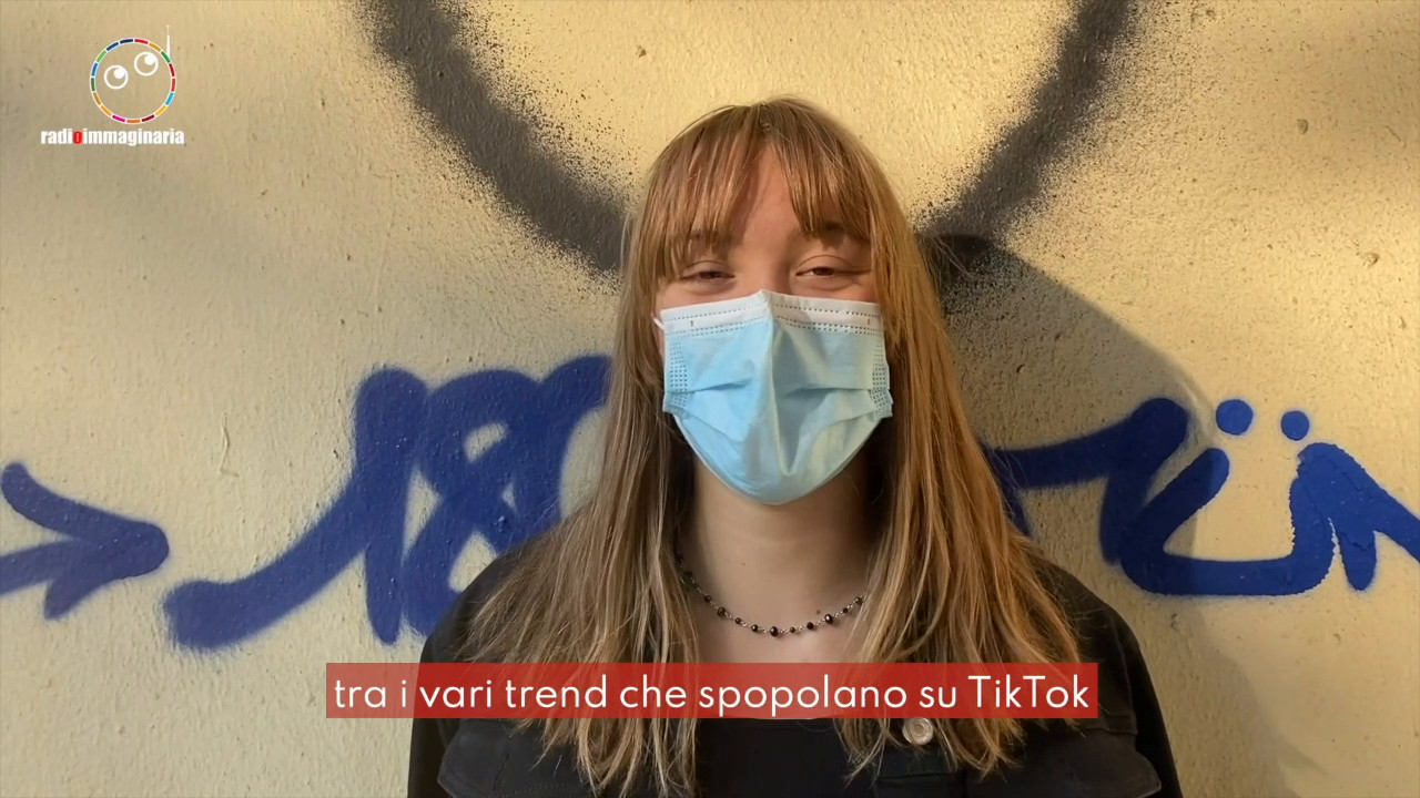 Parlare in corsivo, la nuova moda degli adolescenti