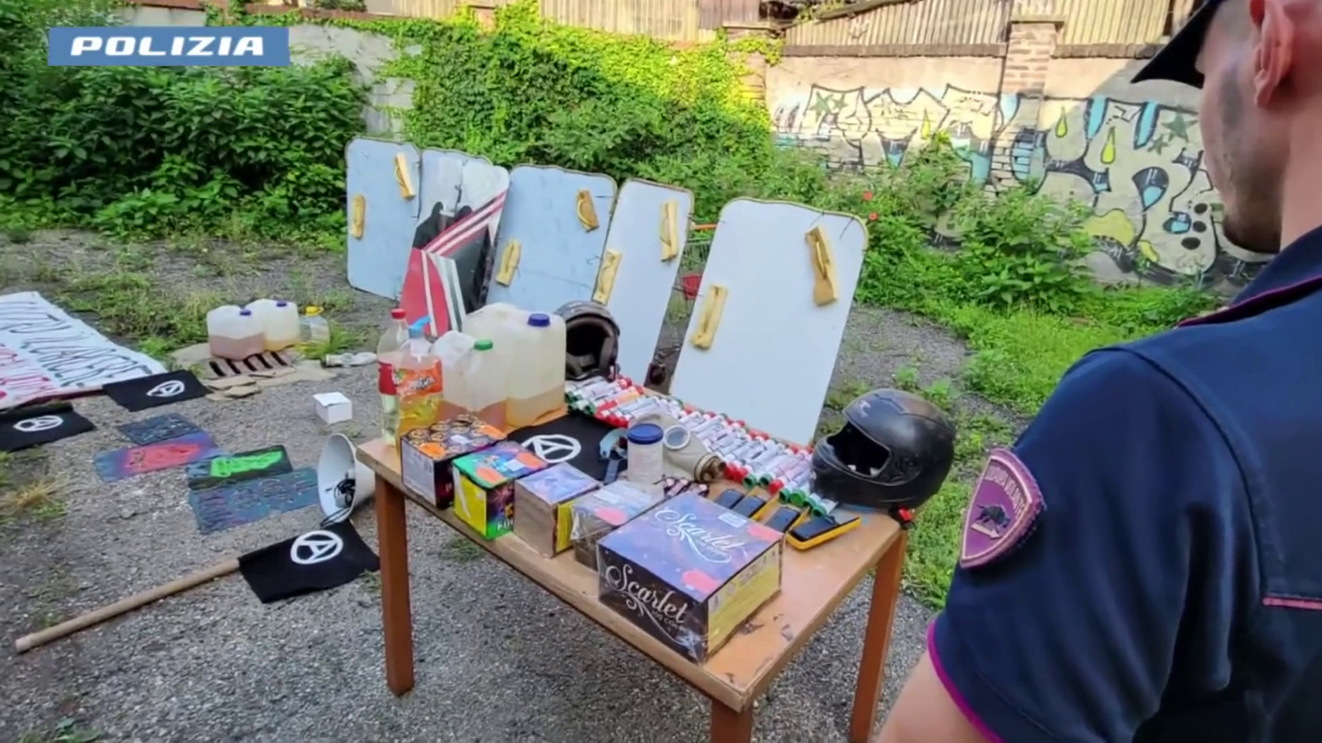 Torino, la polizia sgombera l'ex Lavatoio Municipale