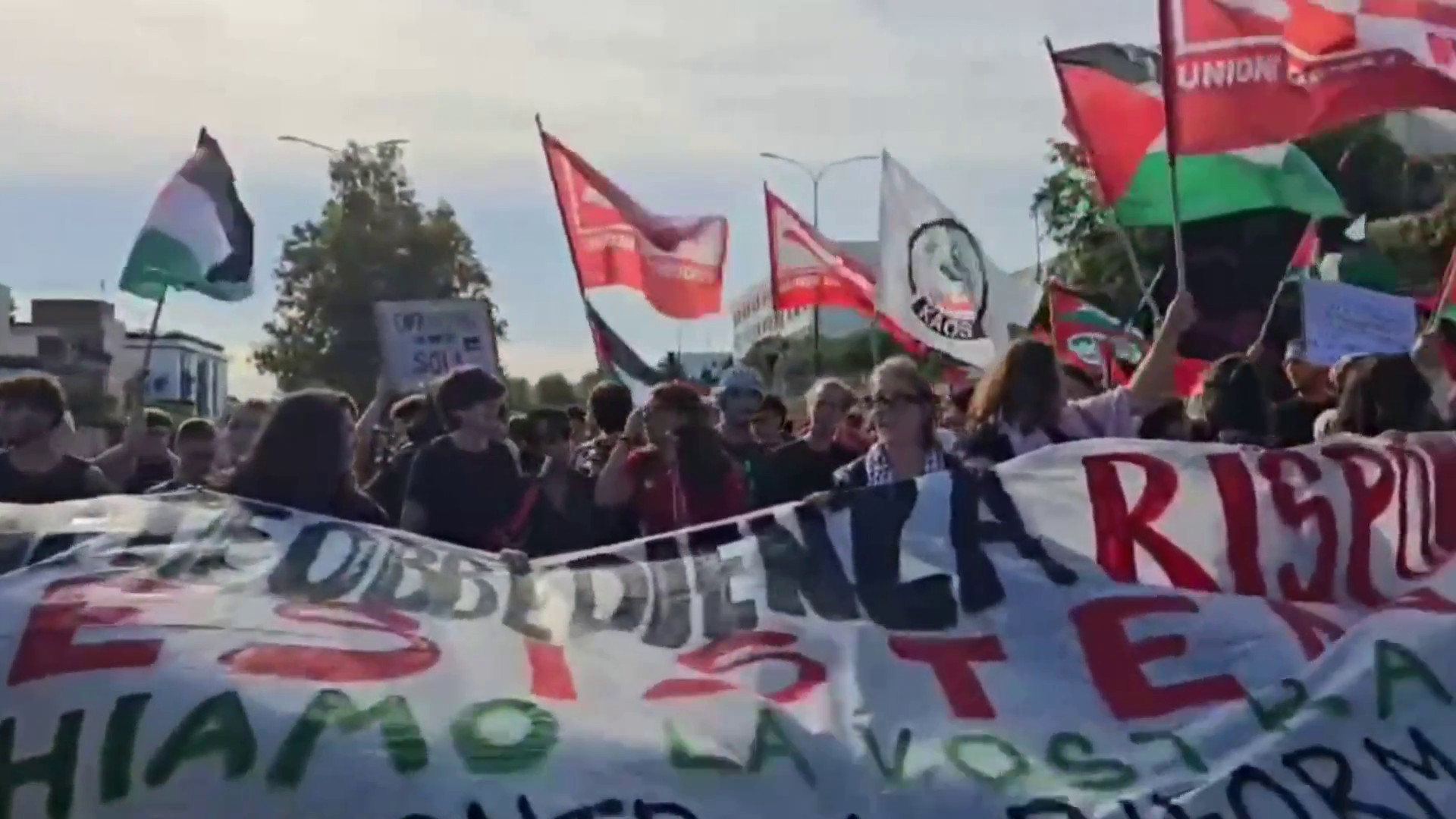 Napoli, a Bagnoli manifestanti pro Gaza e contro l'America's Cup