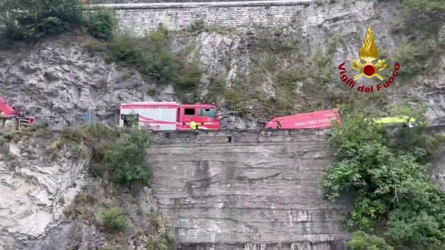 Brescia, camion cade da scarpata per 70 metri. Morto l'autista