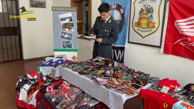 Sequestrati a Imola 1.500 prodotti contraffatti di marchi auto e moto