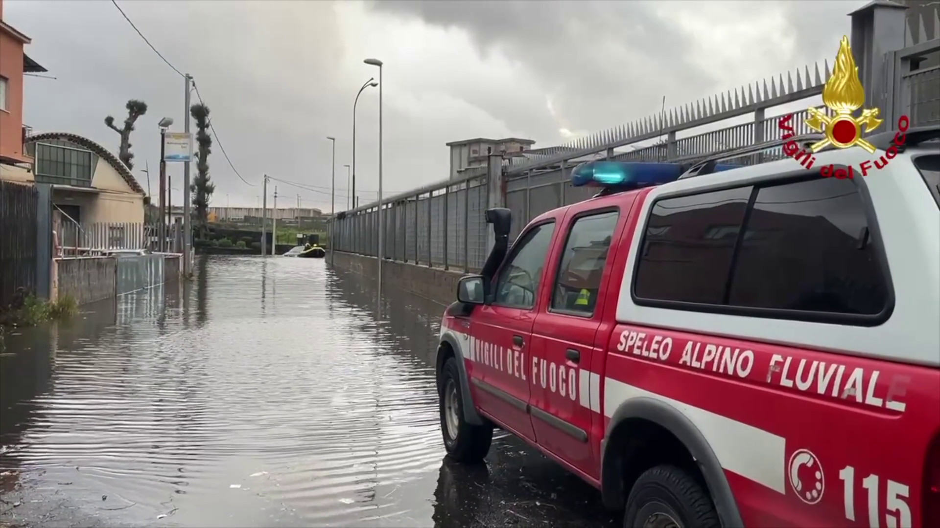 Maltempo nel Catanese, vigili del fuoco in azione