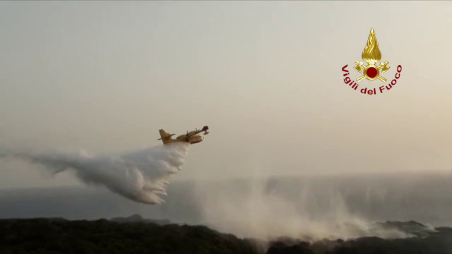 Incendio Pantelleria, prosegue intervento con due Canadair