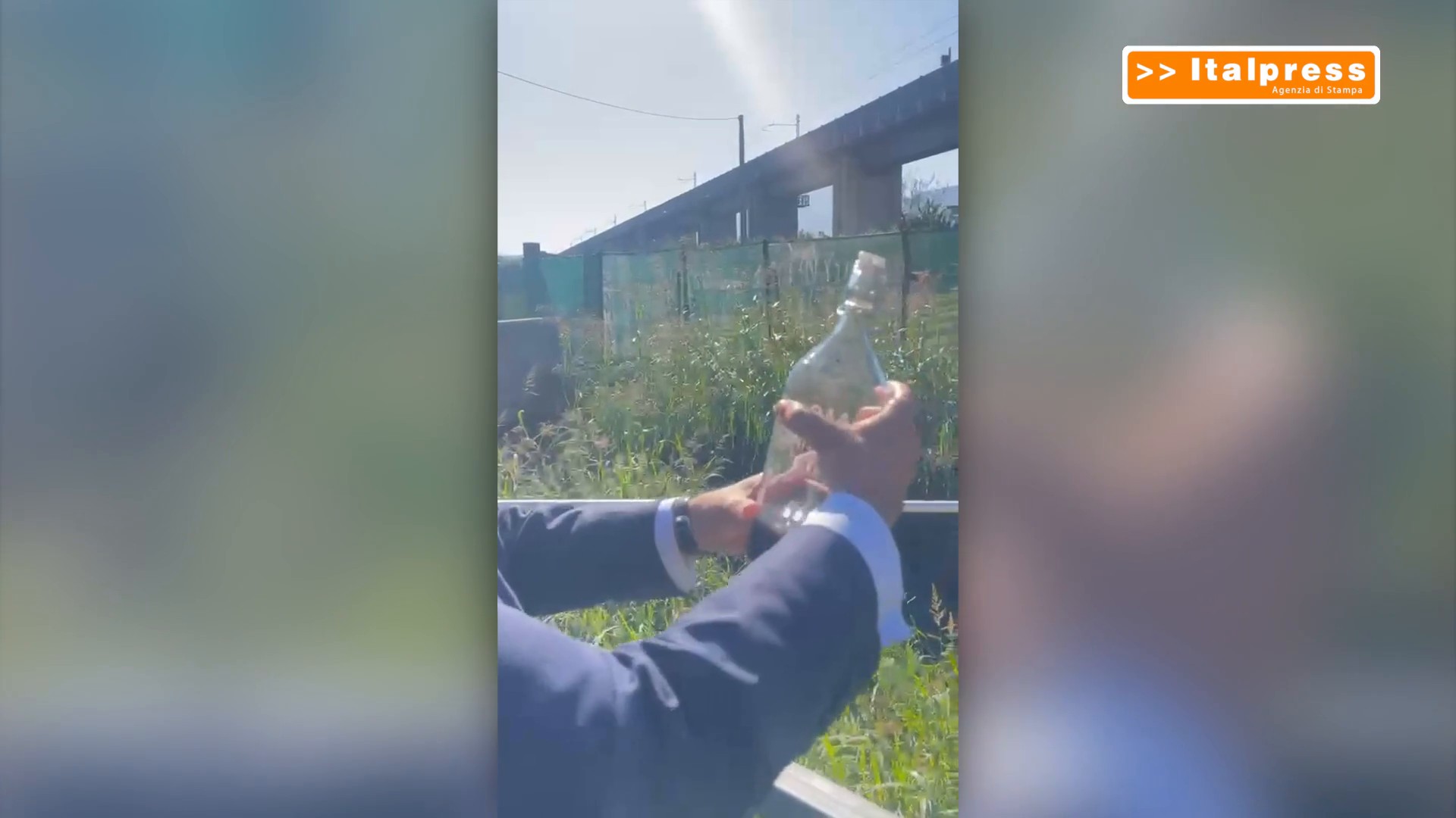 Campania, Sangiuliano consegna a Fico l'acqua del Fiume Sarno 