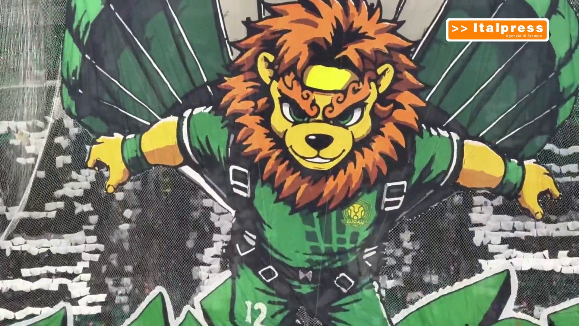 Cina: Beijing Guoan, tifosi svelano loro prima spettacolare coreografia sospesa