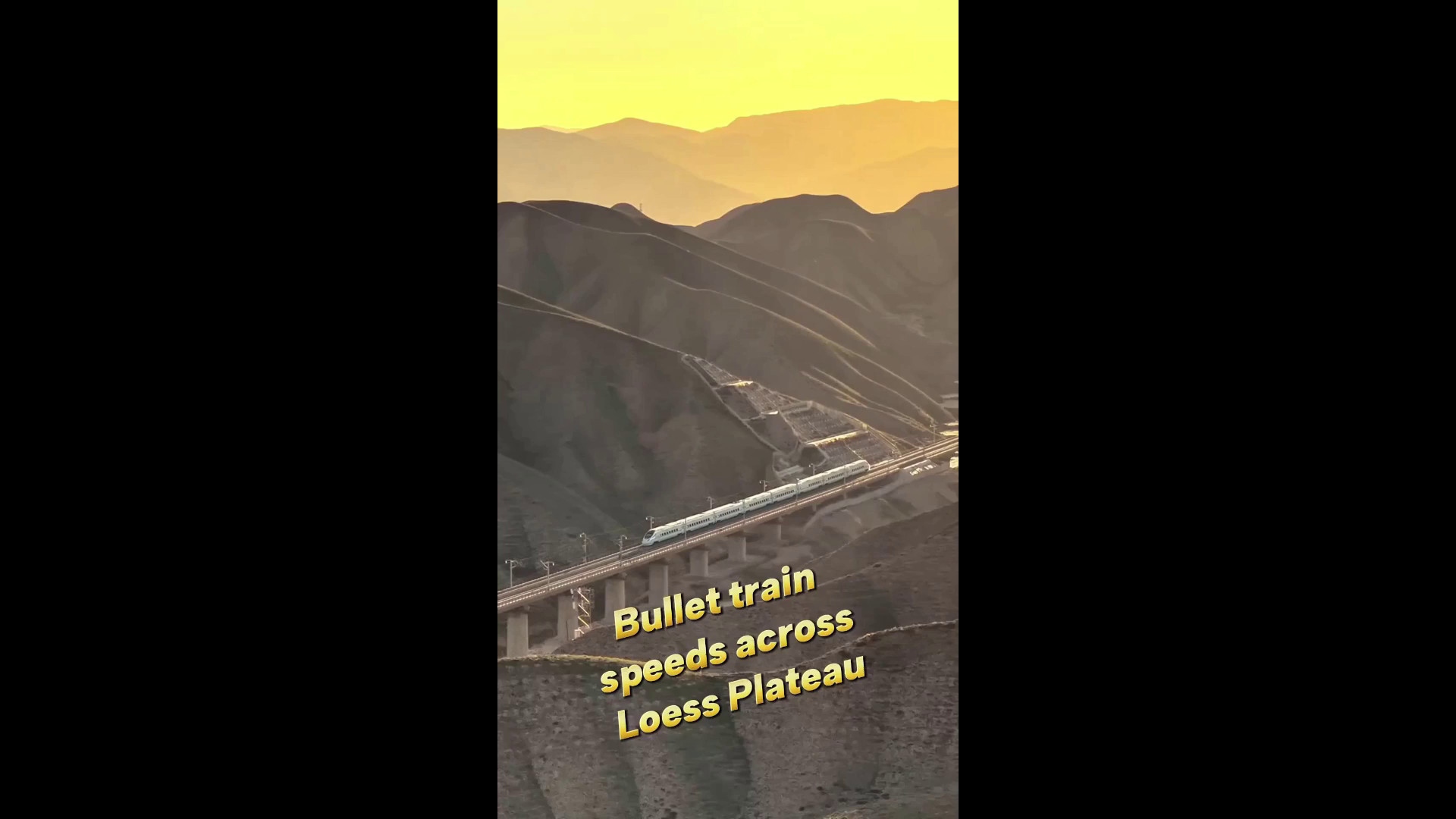 Cina: Gansu, treno ad alta velocità attraversa l'altopiano del Loess