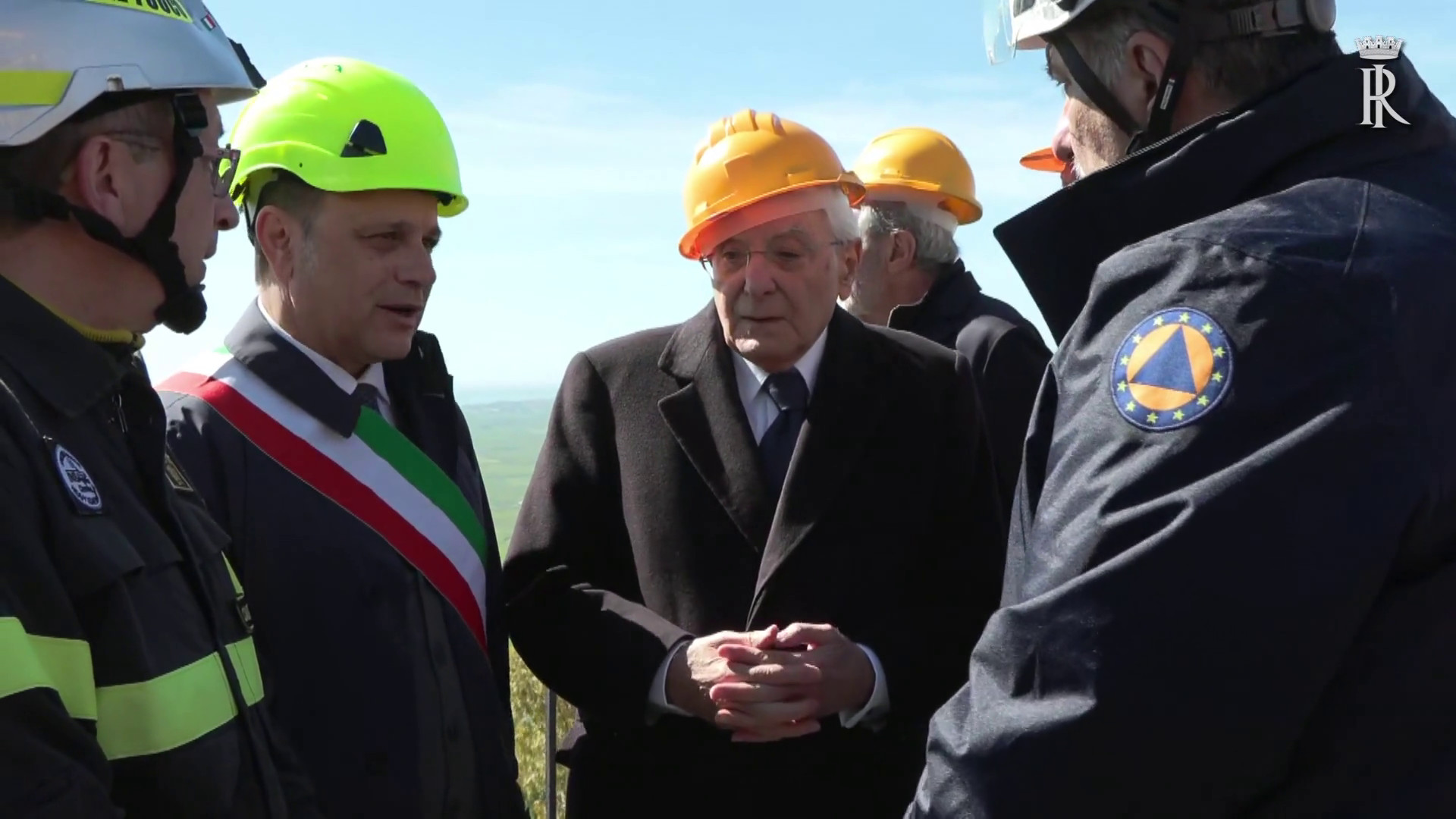 Mattarella a Niscemi, sopralluogo nella zona rossa e incontro con gli studenti