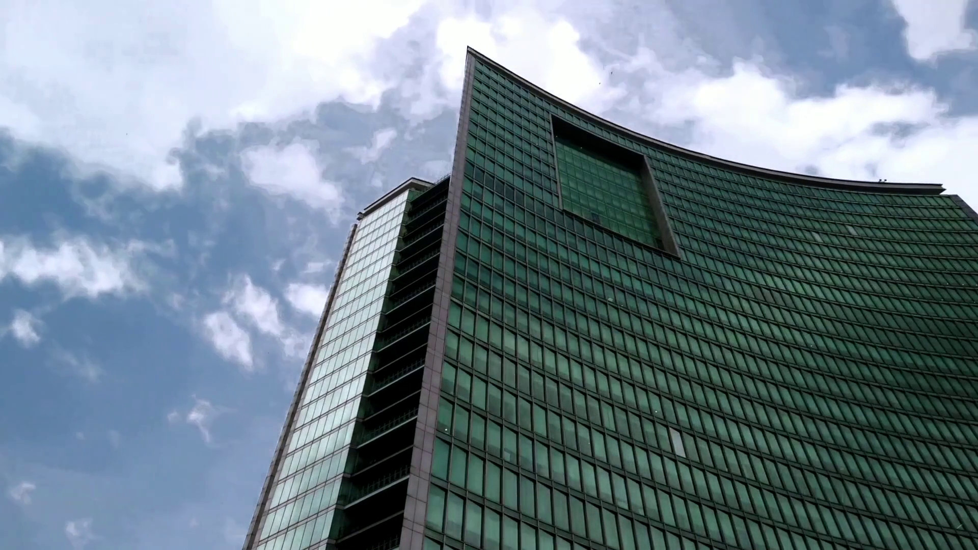 Intesa Sanpaolo lancia OPAS totalitaria su MPS
