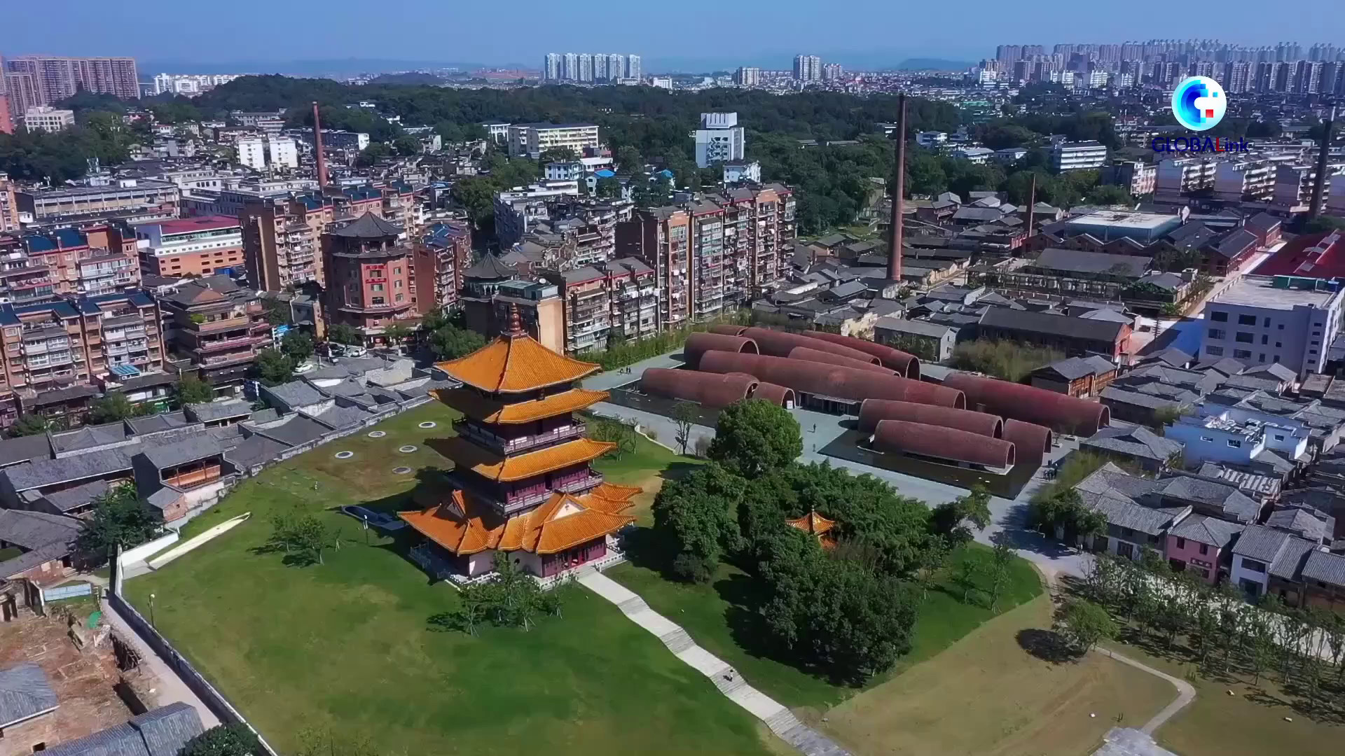 Cina, Jingdezhen trasforma gli scarti della porcellana in una banca 