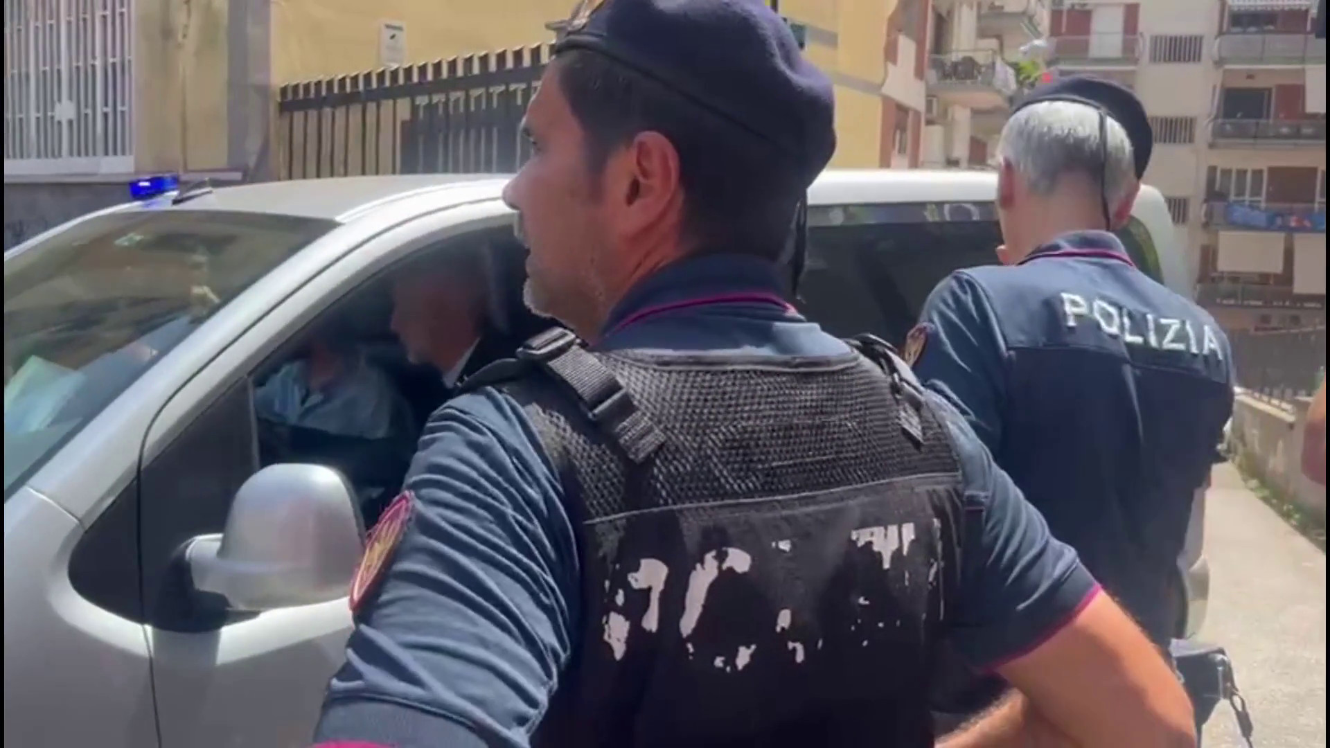 Tre operai morti sul lavoro a Napoli, portati via i corpi dal cantiere