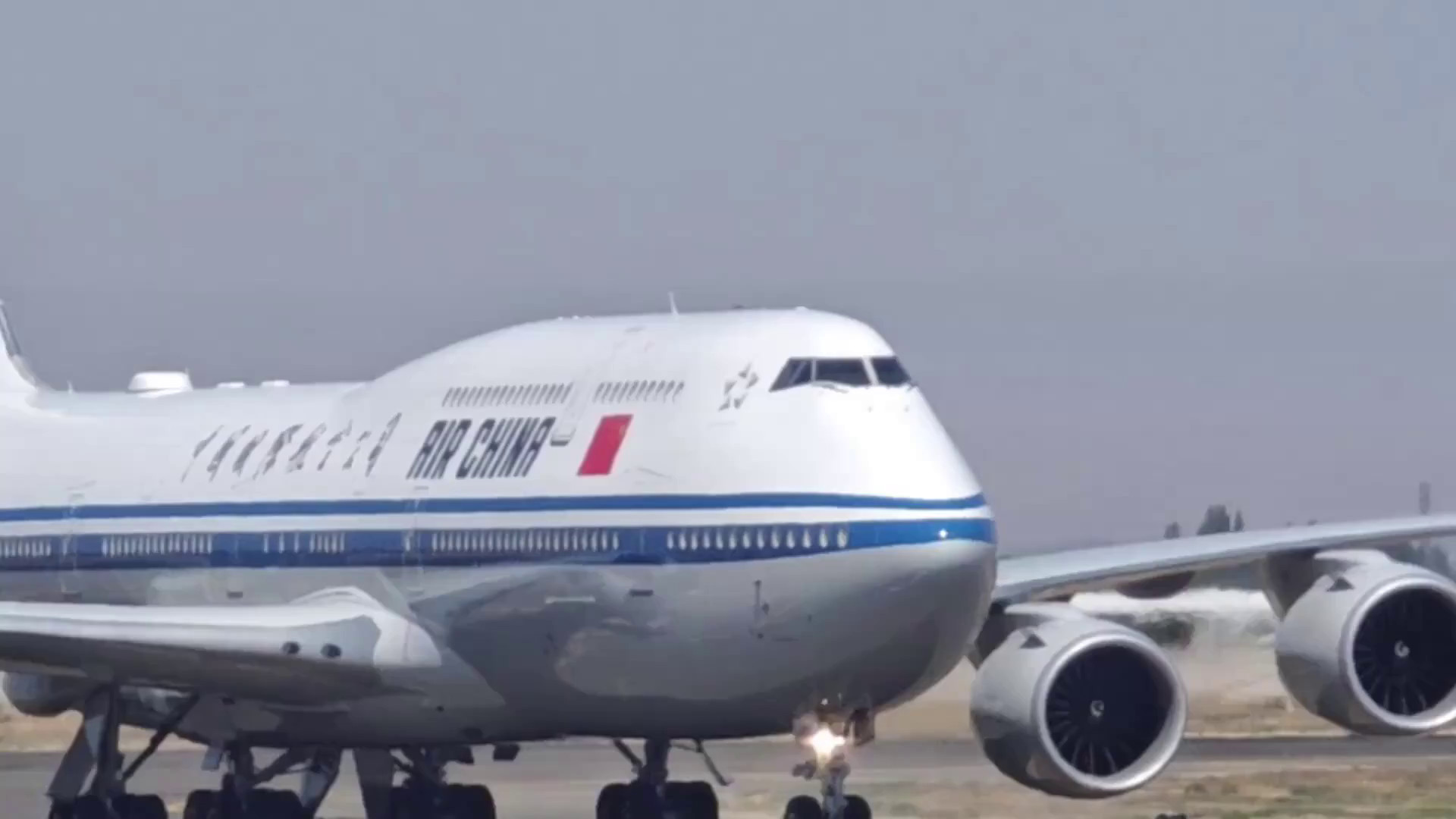 Xi arriva in Kirghizistan per il vertice SCO e una visita di Stato