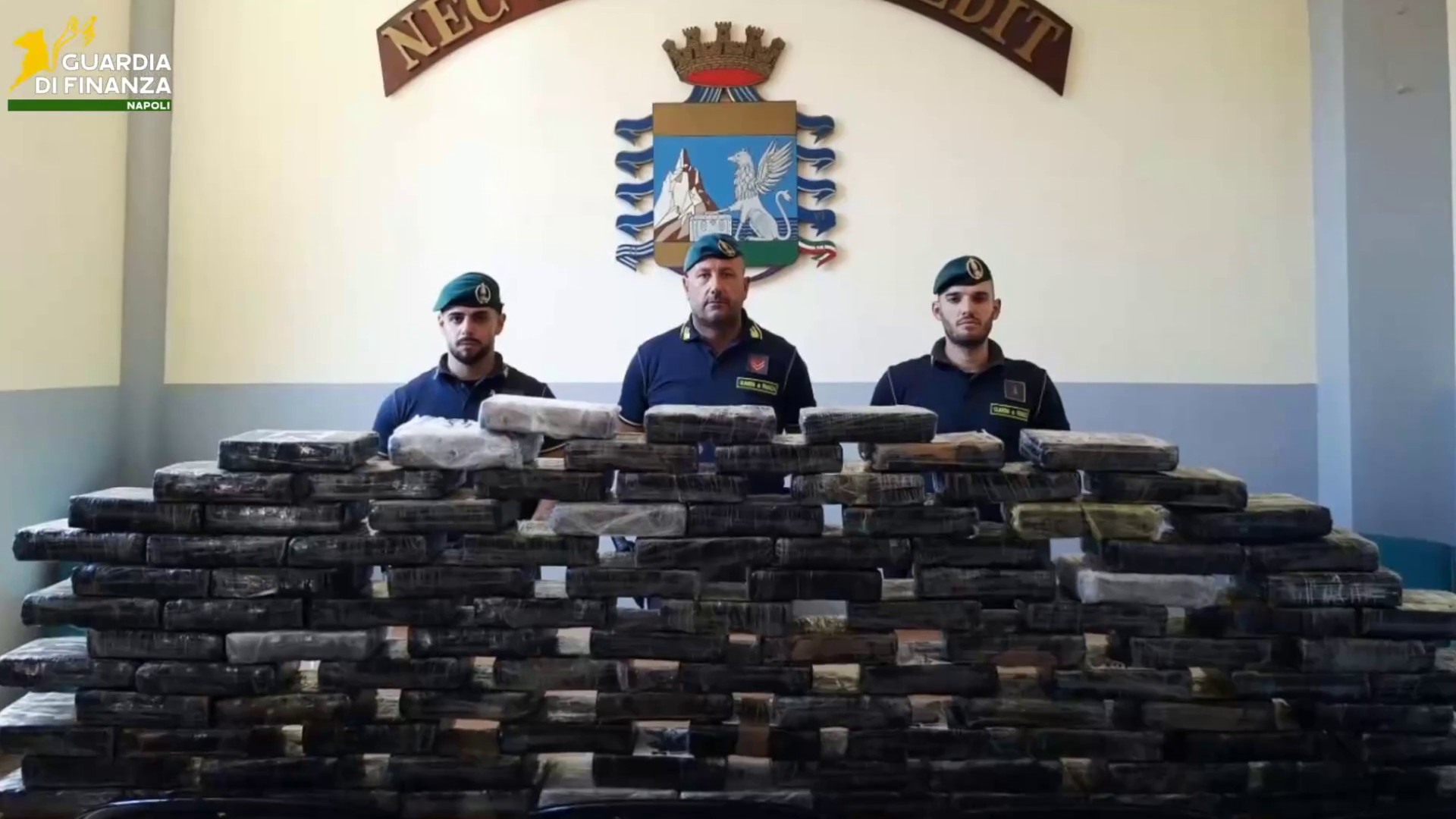 Napoli, maxi sequestro di cocaina occultata in autocisterna