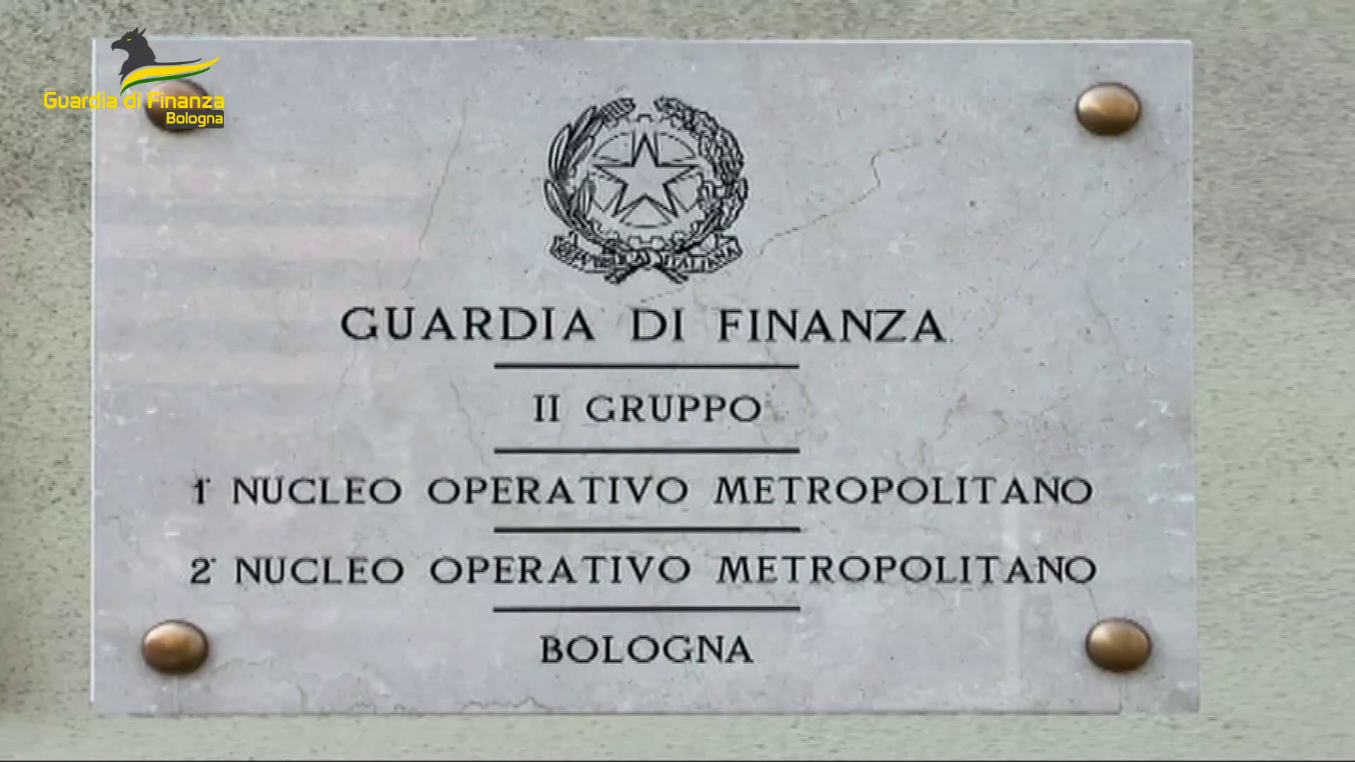 Sequestrato sito e-commerce, raggirati centinaia di clienti