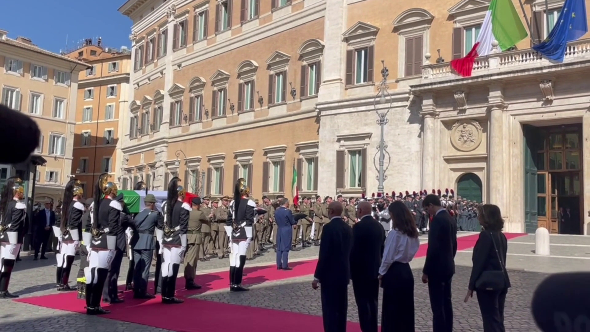 <div>I funerali di Napolitano, l'arrivo del feretro a Montecitorio</div>