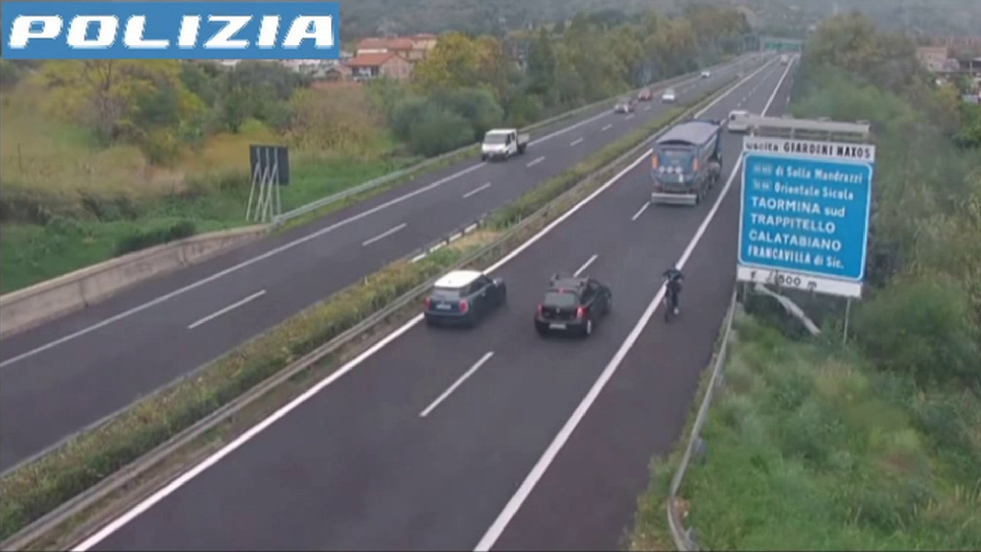 Fermato ciclista contromano su autostrada A18 nel Messinese, la bici era rubata