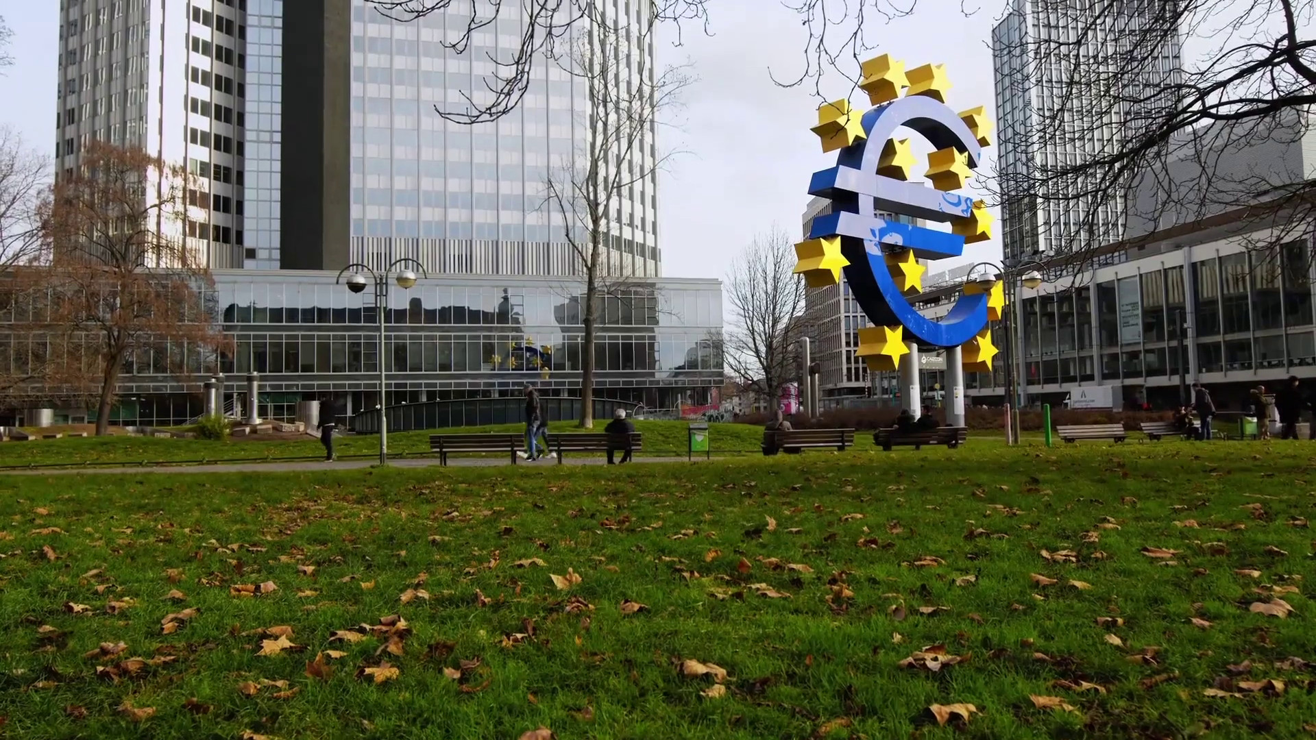 Bce, i tassi d’interesse restano invariati