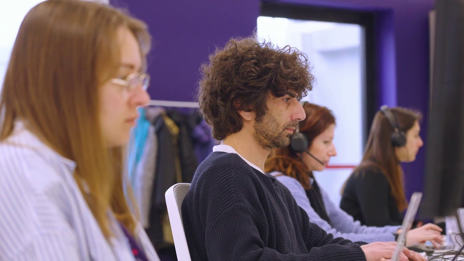 Imprese, cresce la corsa all’IA ma mancano le professionalità