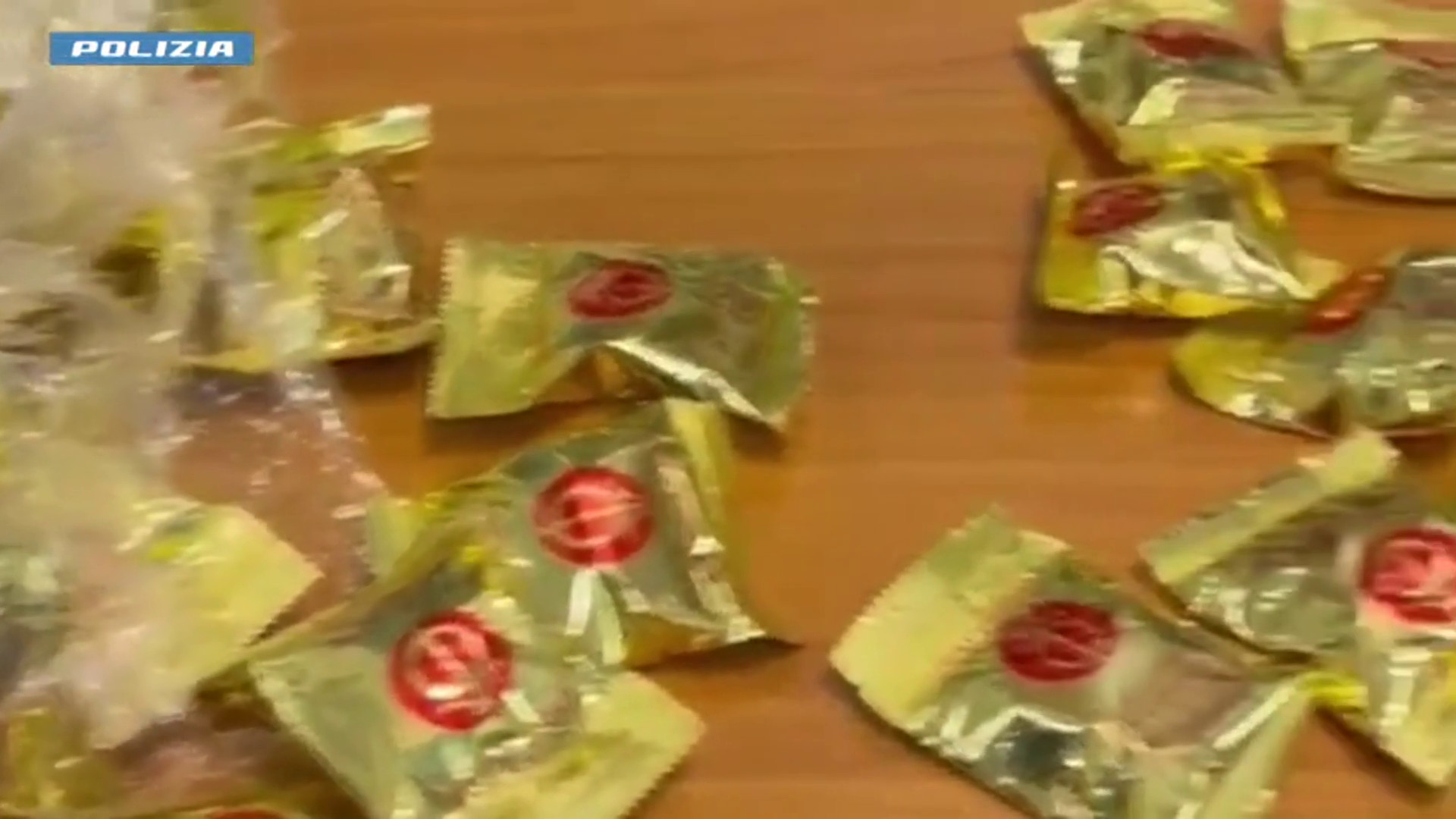 Nascondeva 5 Kg di Cocaina nei biscotti della fortuna, arrestata a Fiumicino