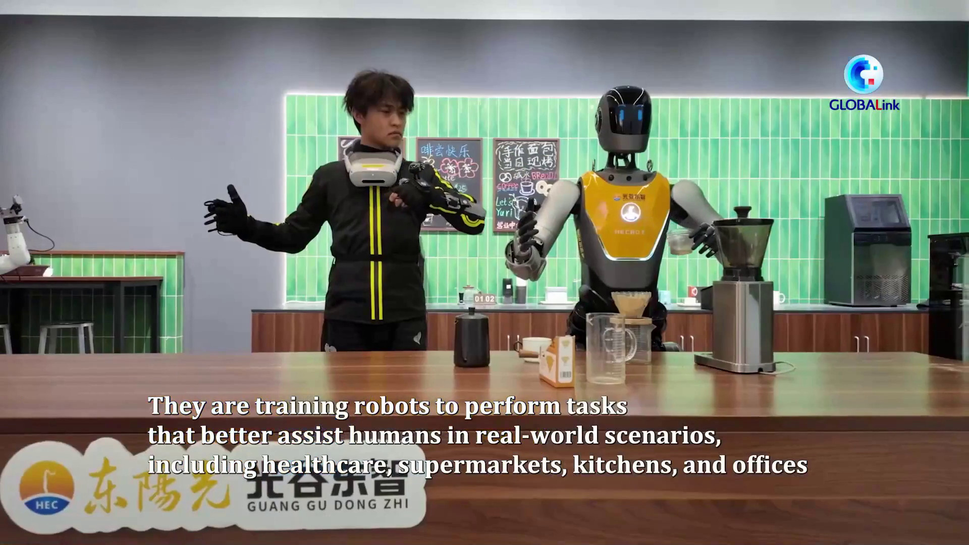 In Cina i robot vengono addestrati per assomigliare sempre più agli umani