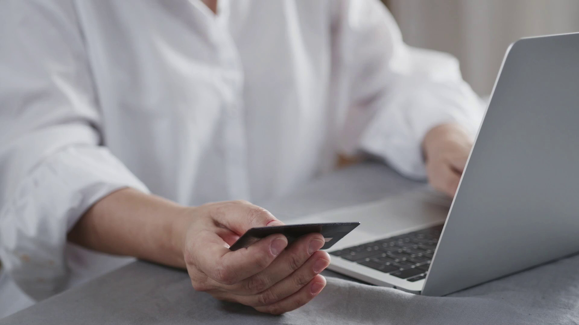 La banca digital piace sempre di più, cresce ancora il mobile banking