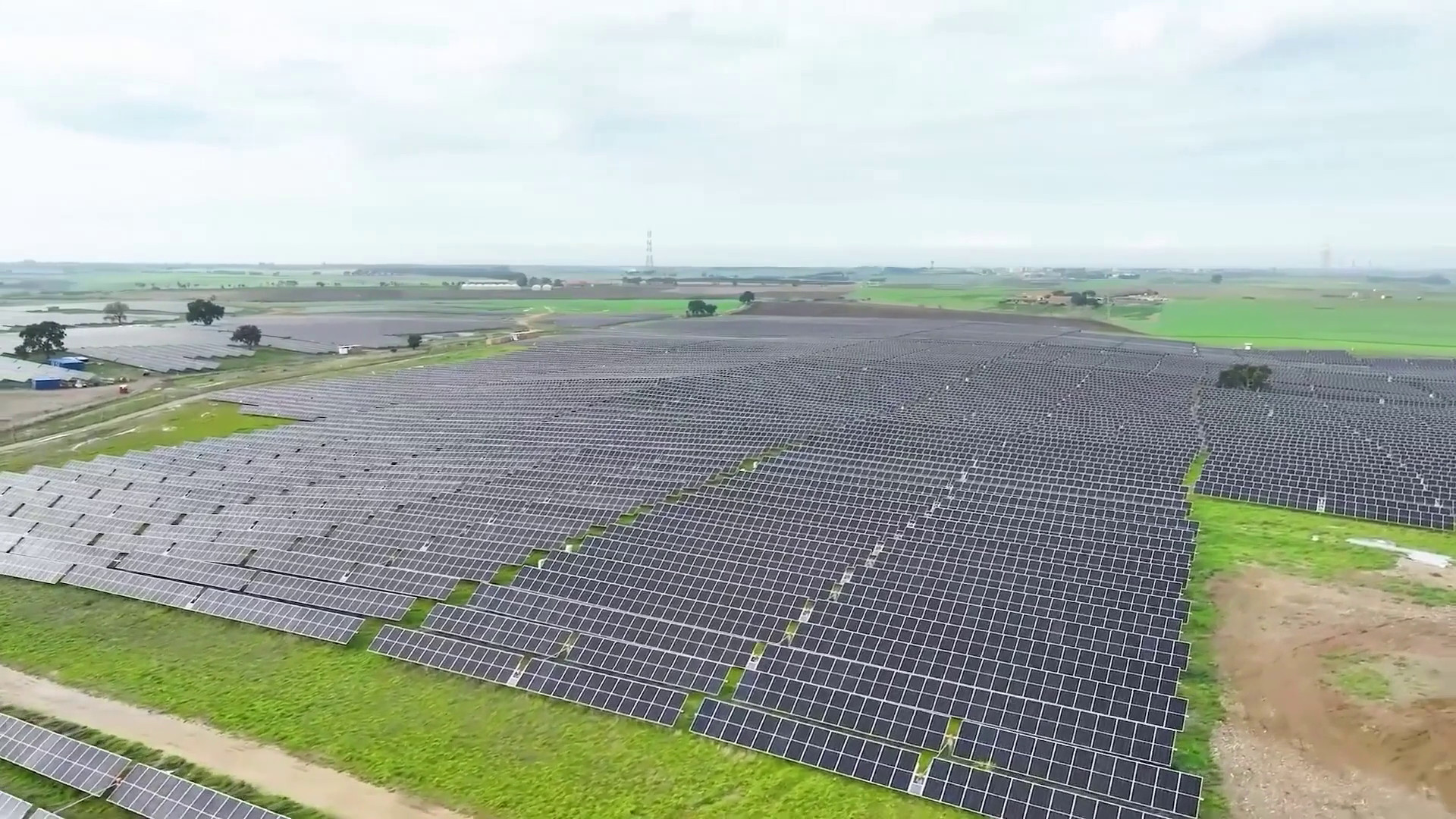 Terna, ogni euro investito nella rete elettrica genera 1,3 euro di Pil