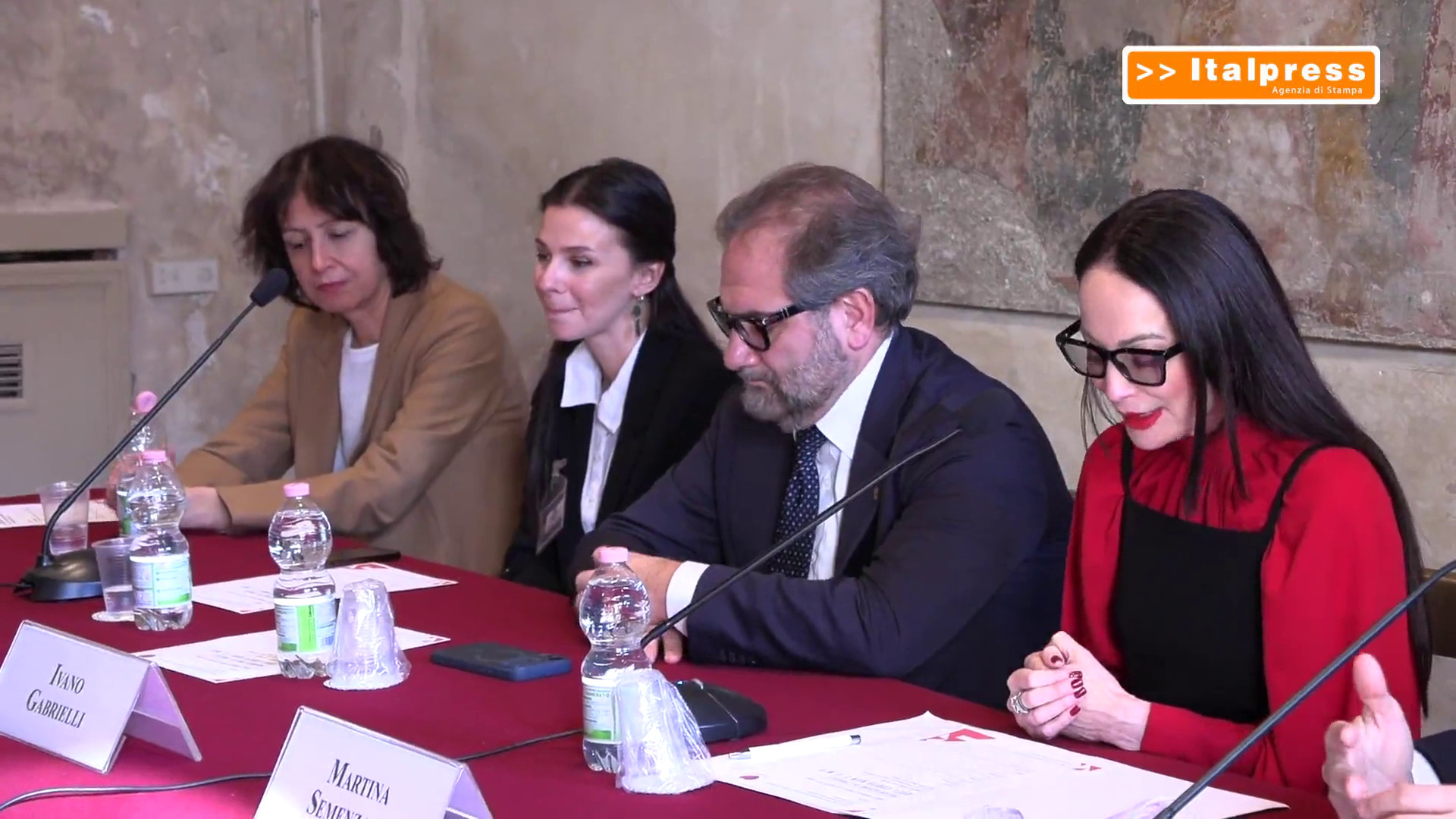 Polizia e Fastweb+Vodafone, un podcast contro la violenza di genere online