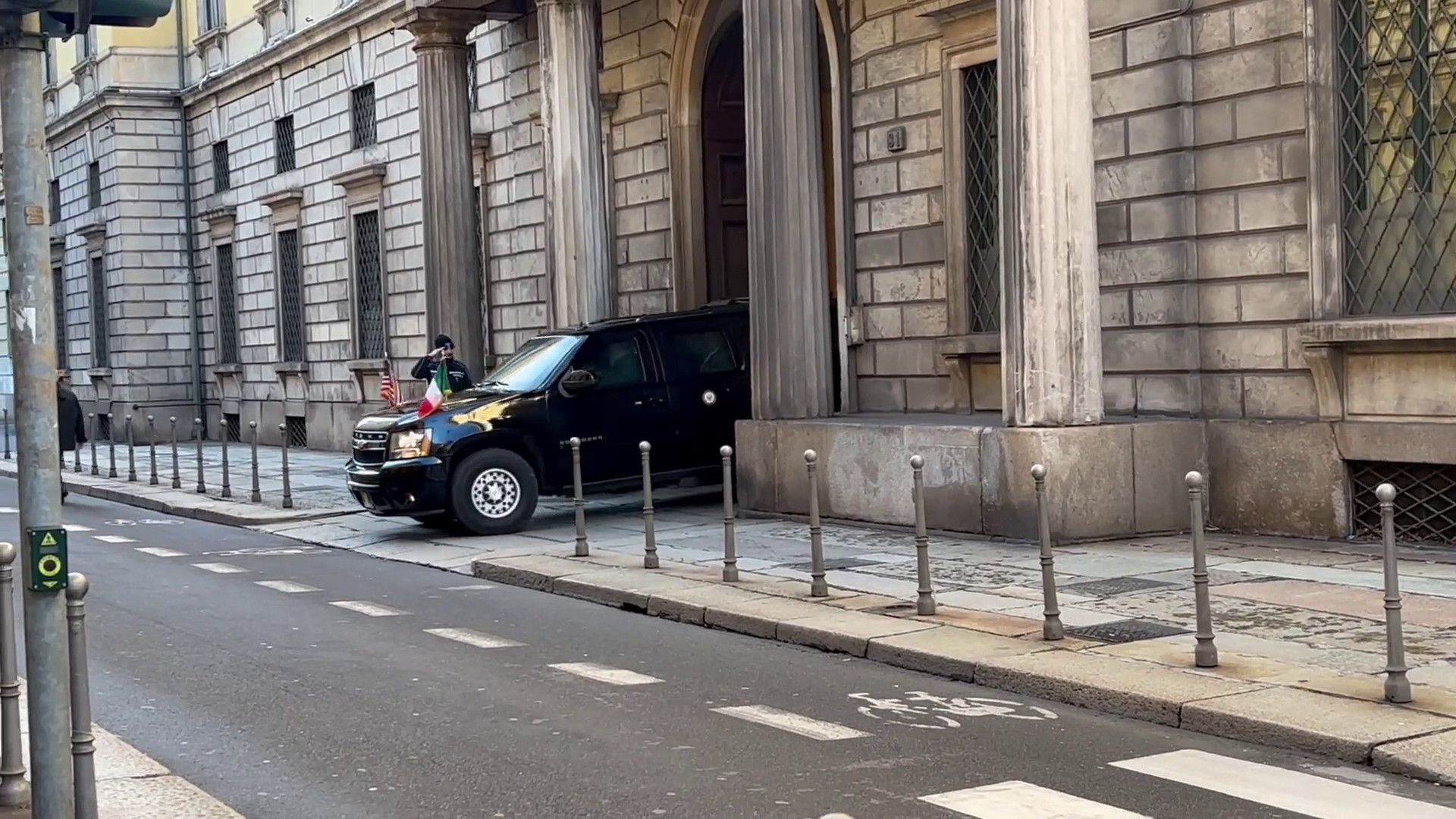 Dopo l' incontro con Meloni, la delegazione americana lascia la Prefettura